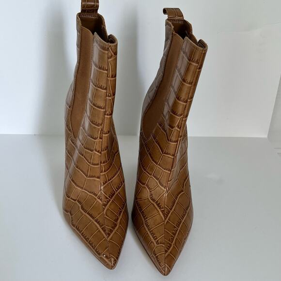 Marc Fisher LTD Women's Chelsea Boots Size 7M Garliss Leather Pointed Toe Shoes - Picture 3 of 13